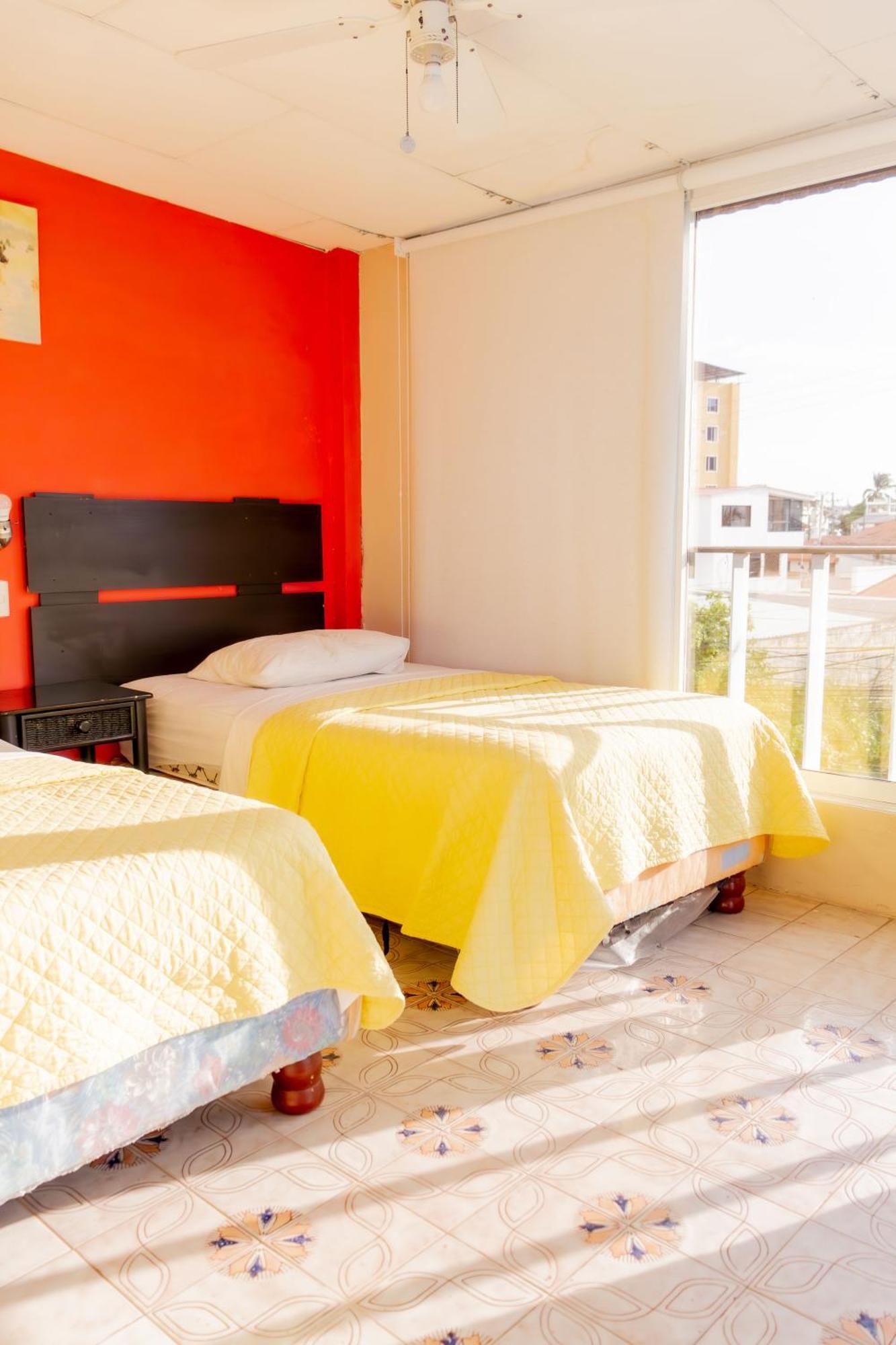 Hostal Antares Manta Kültér fotó