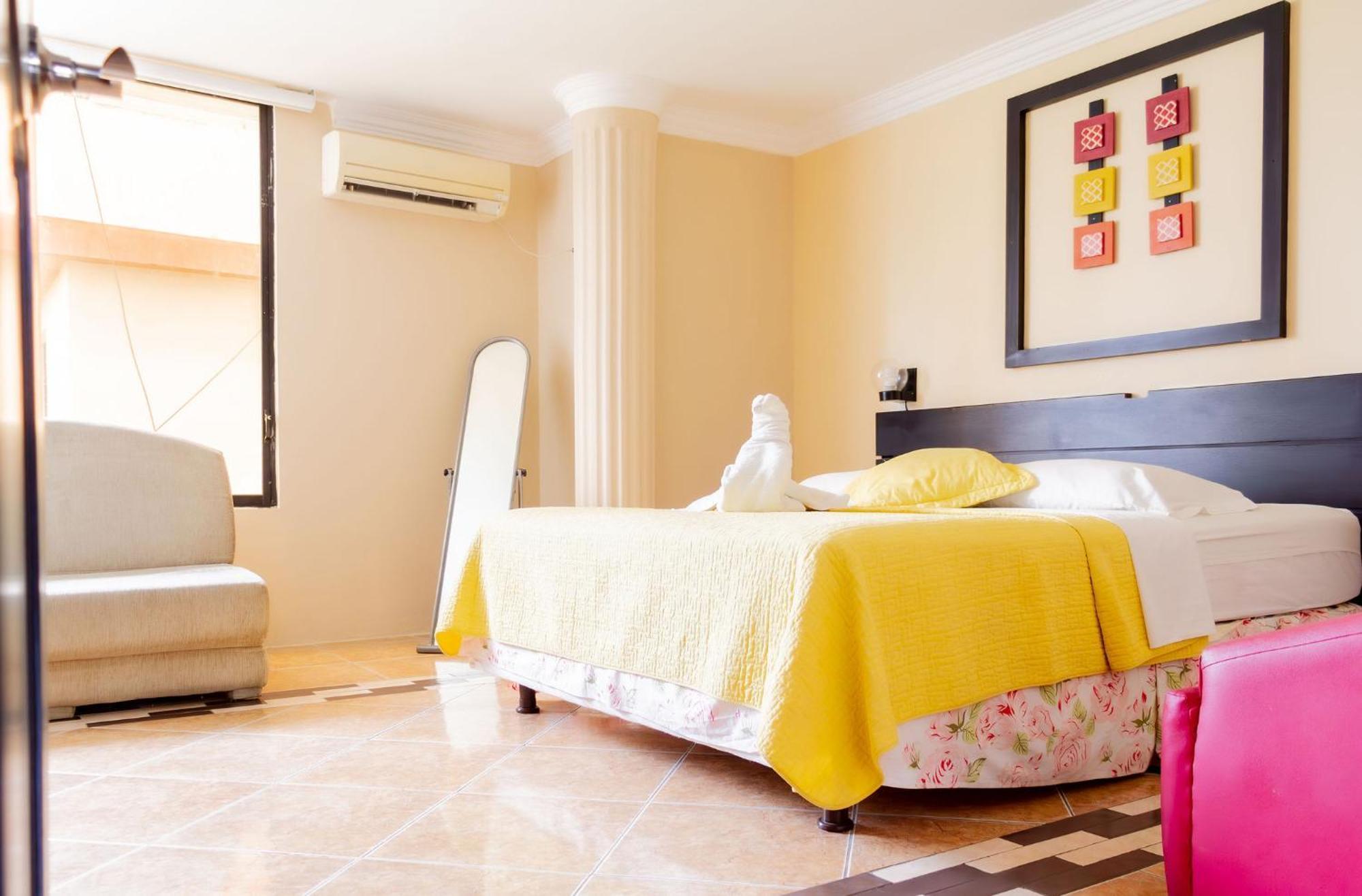 Hostal Antares Manta Kültér fotó