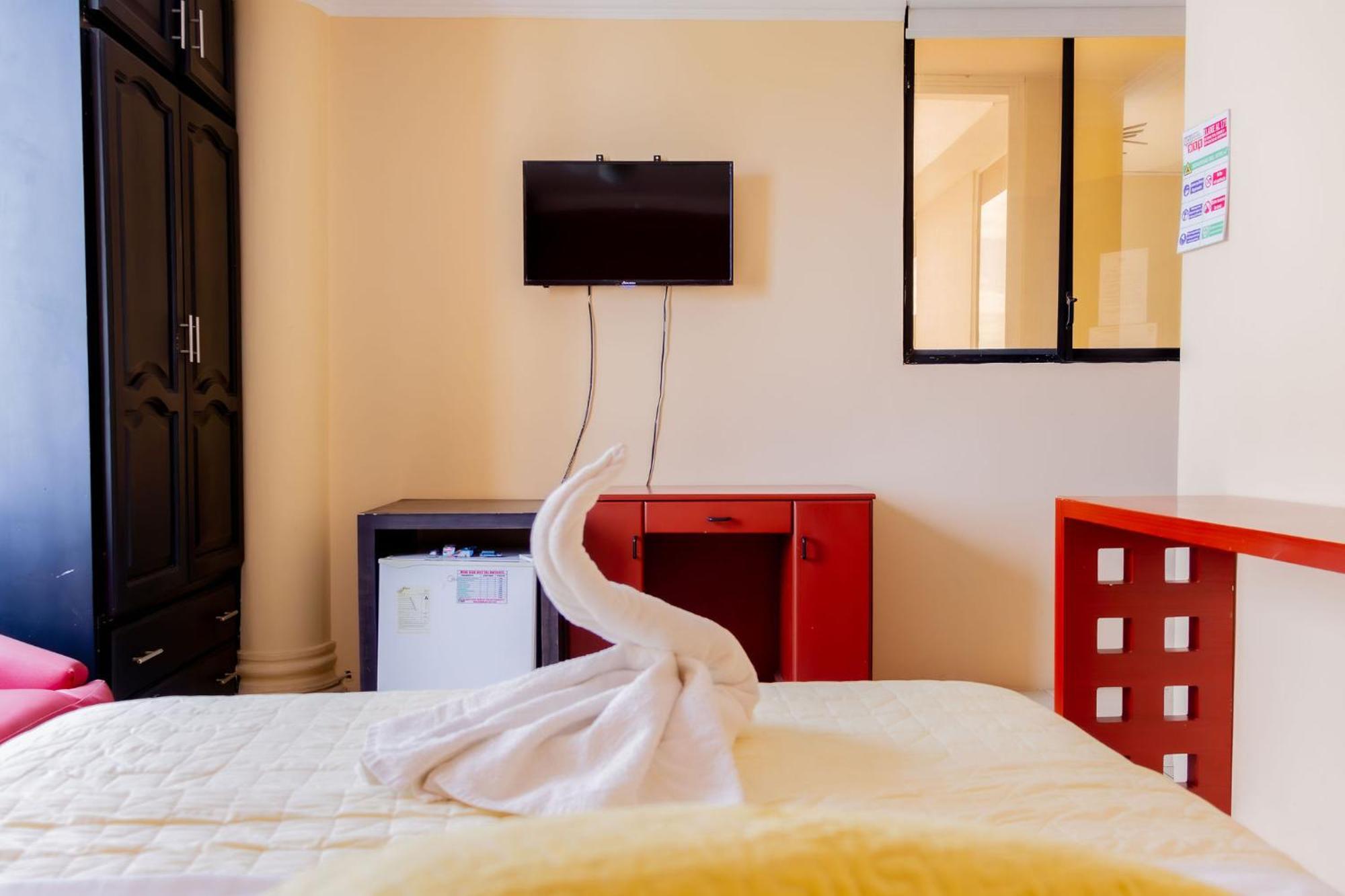 Hostal Antares Manta Kültér fotó