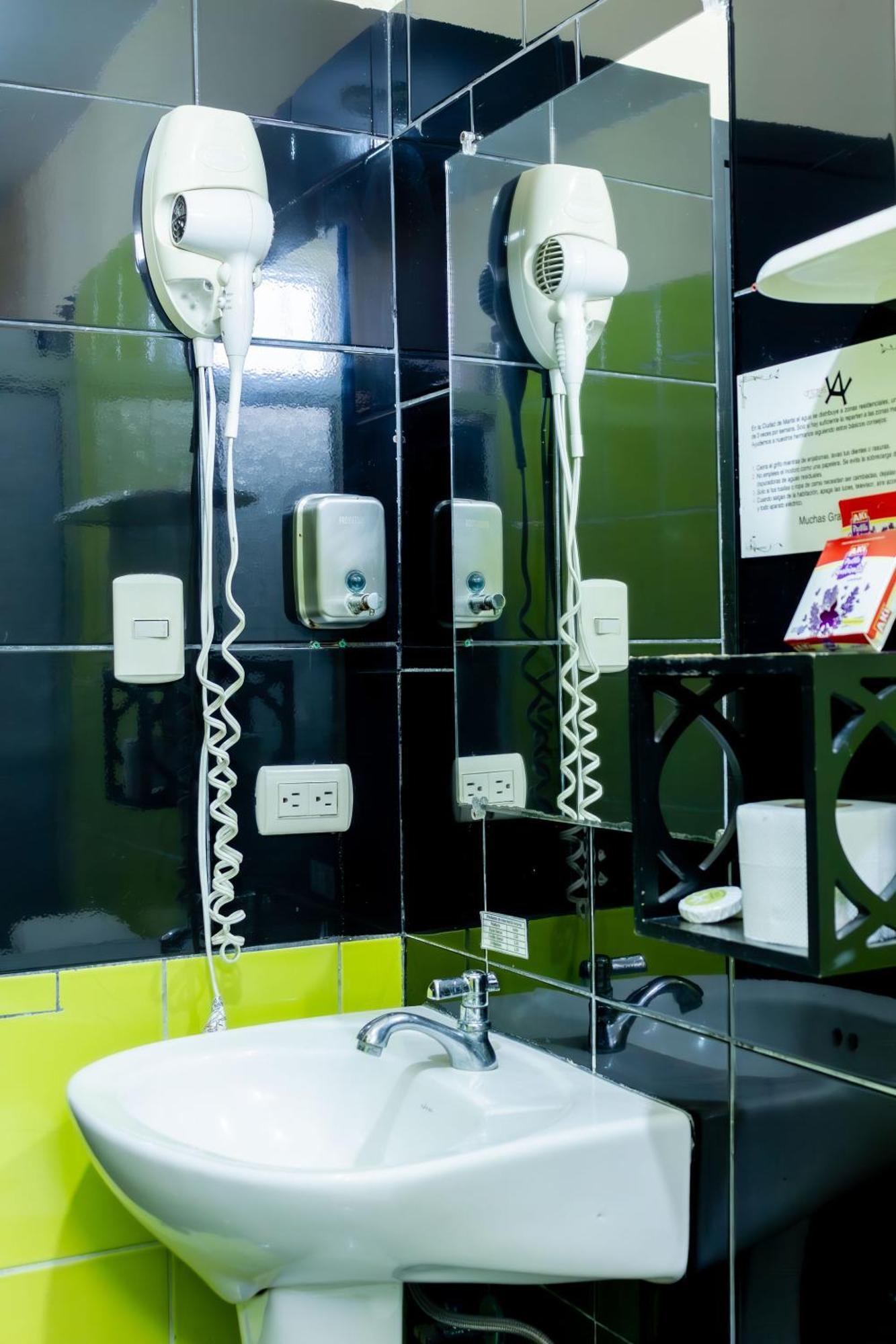 Hostal Antares Manta Kültér fotó