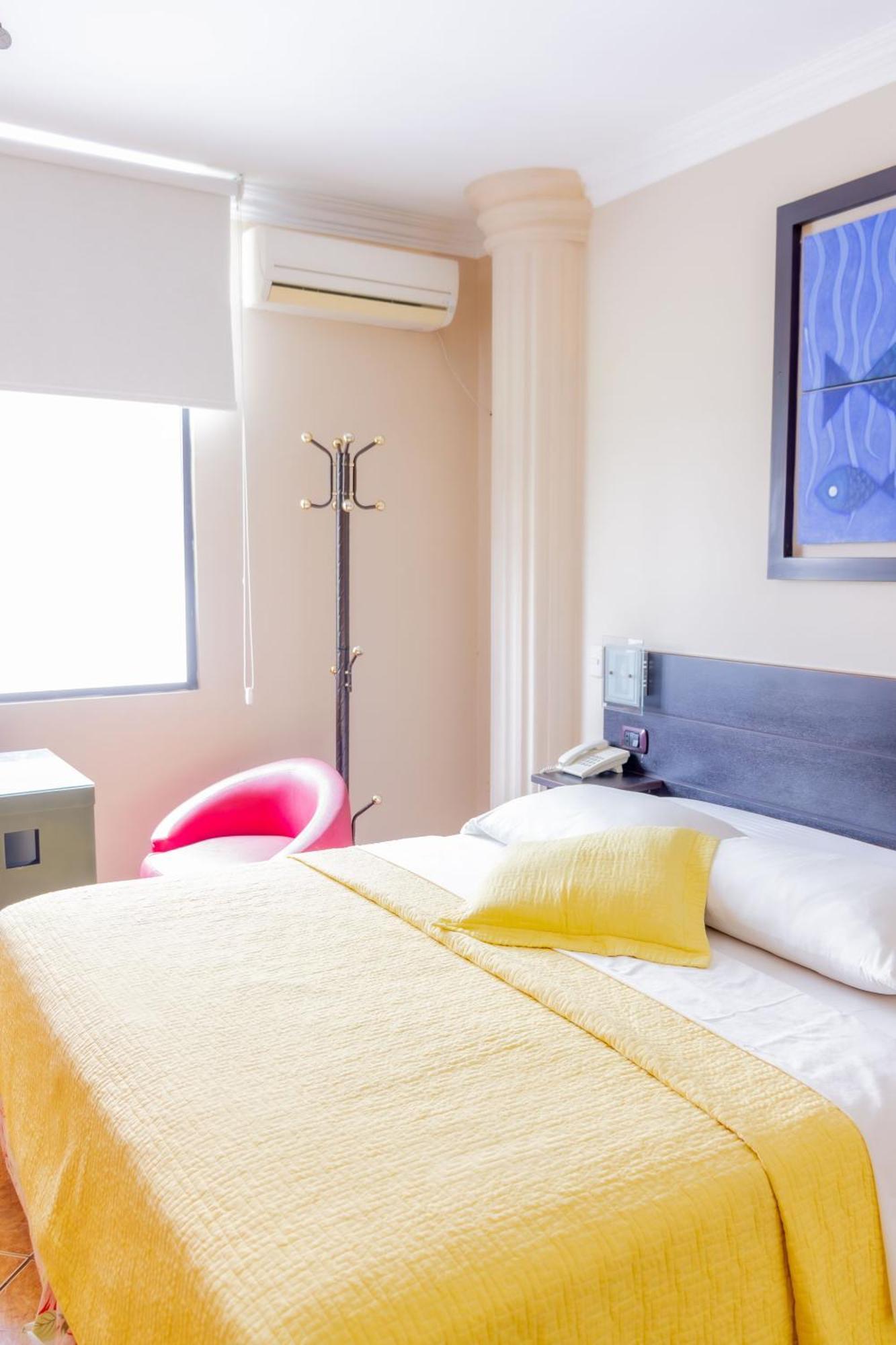 Hostal Antares Manta Kültér fotó