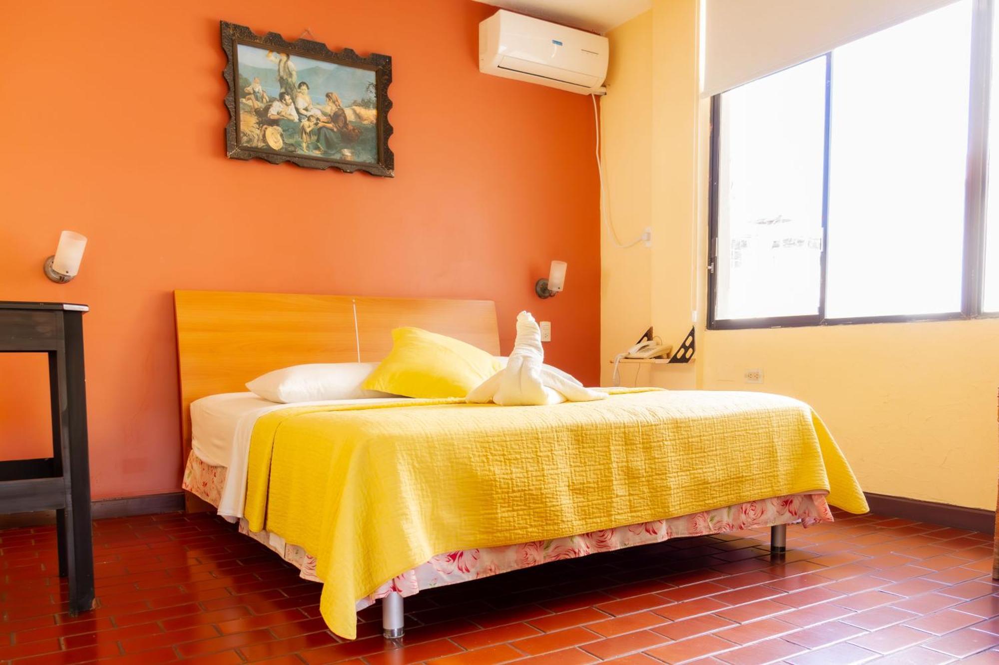 Hostal Antares Manta Kültér fotó