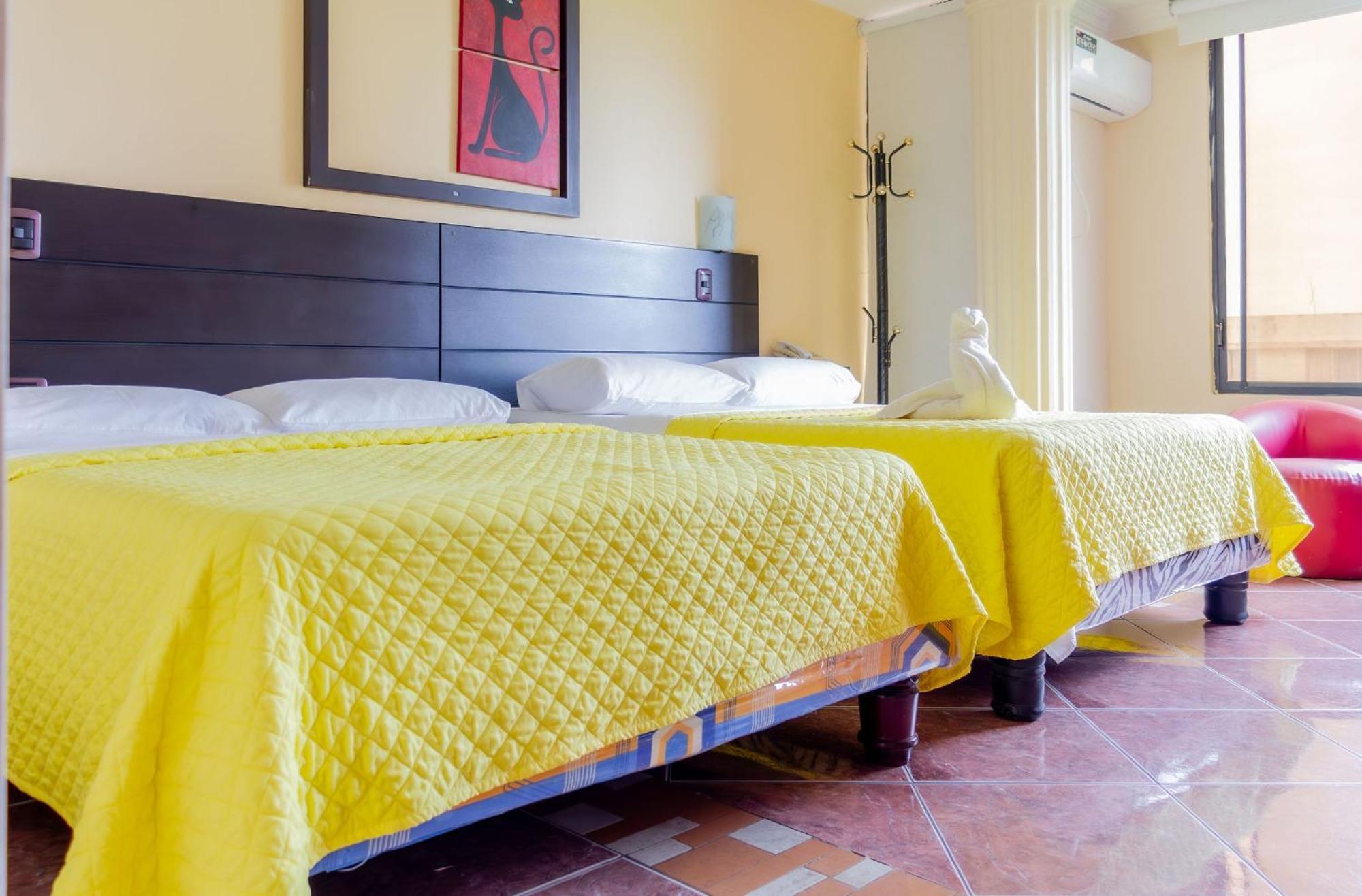 Hostal Antares Manta Kültér fotó